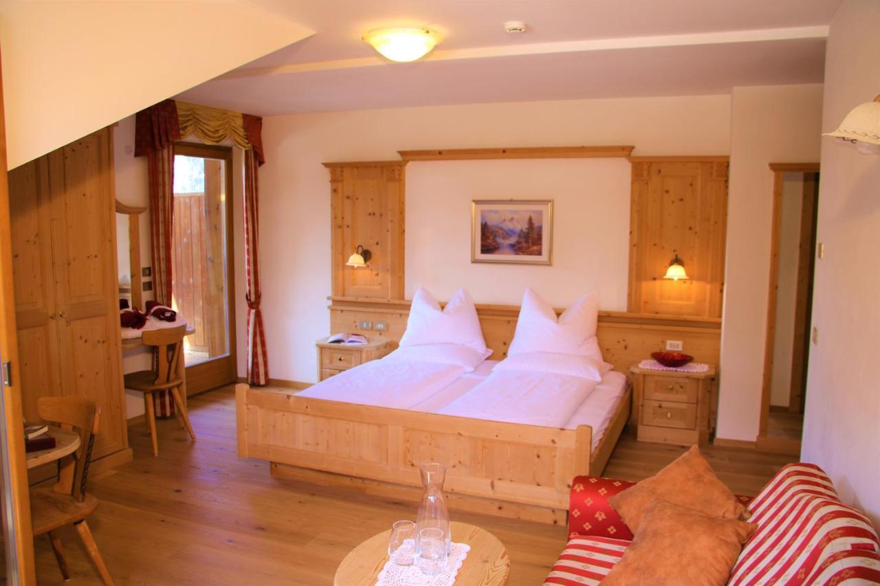 Hotel Alpenrose Dolomites La Valle Exterior foto