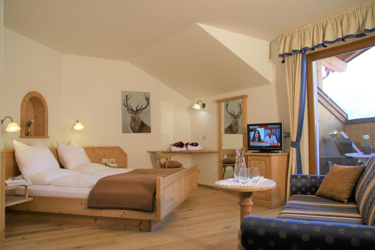 Hotel Alpenrose Dolomites La Valle Exterior foto