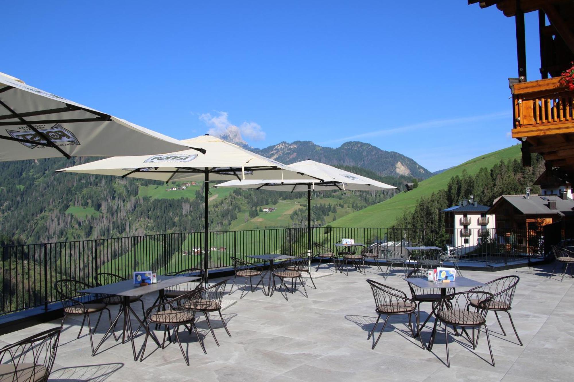 Hotel Alpenrose Dolomites La Valle Exterior foto